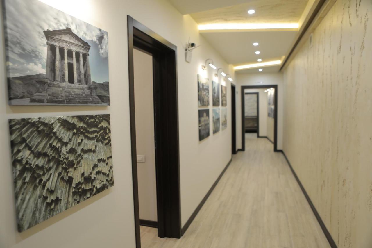 4Room Hotel Erivan Exterior foto