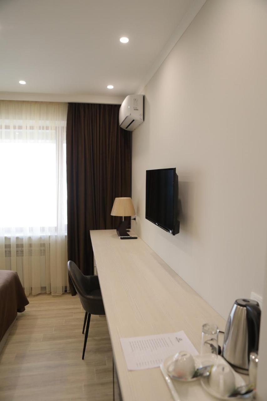 4Room Hotel Erivan Exterior foto