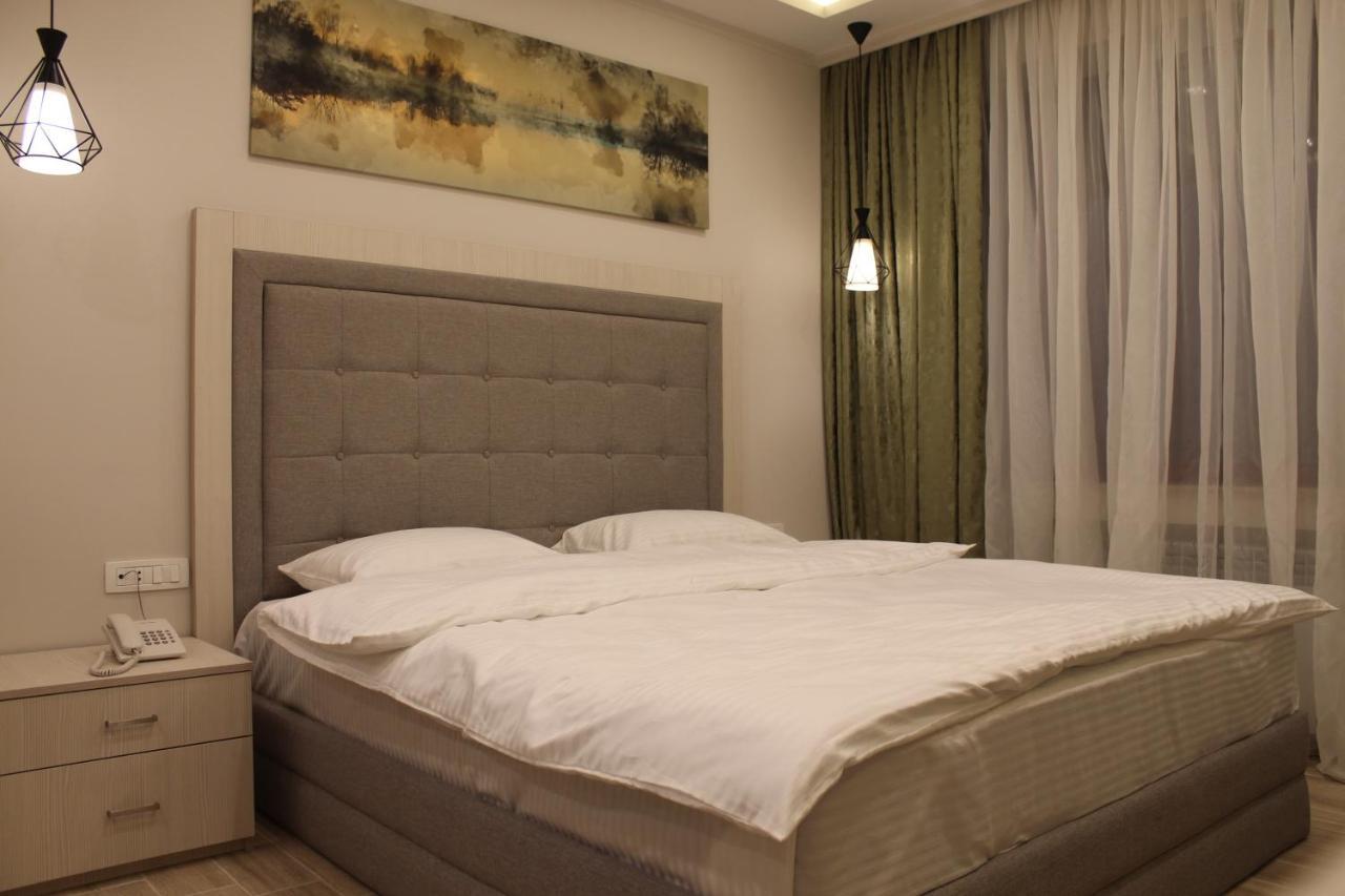 4Room Hotel Erivan Exterior foto